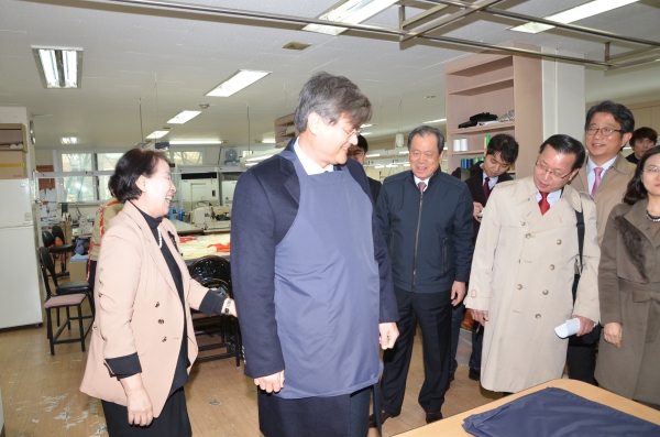 사회적 기업에 방문한 서승환 장관 - 포토이미지